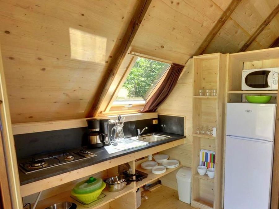 Tente en toile et en bois 5 personnes - Cabane Lauzerot Premium avec sanitaires 2