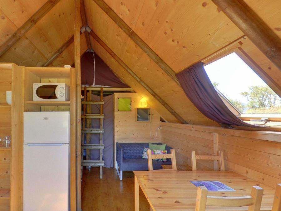 Tente en toile et en bois 5 personnes - Cabane Lauzerot Premium avec sanitaires 1