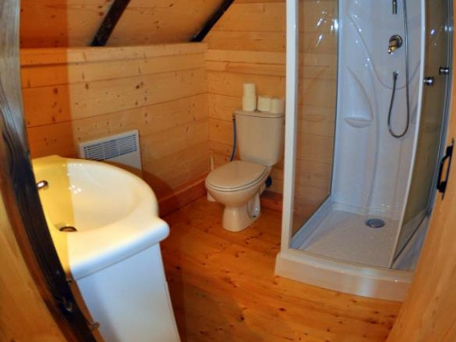 Tente en toile et en bois 5 personnes - Cabane Lauzerot Premium avec sanitaires 3