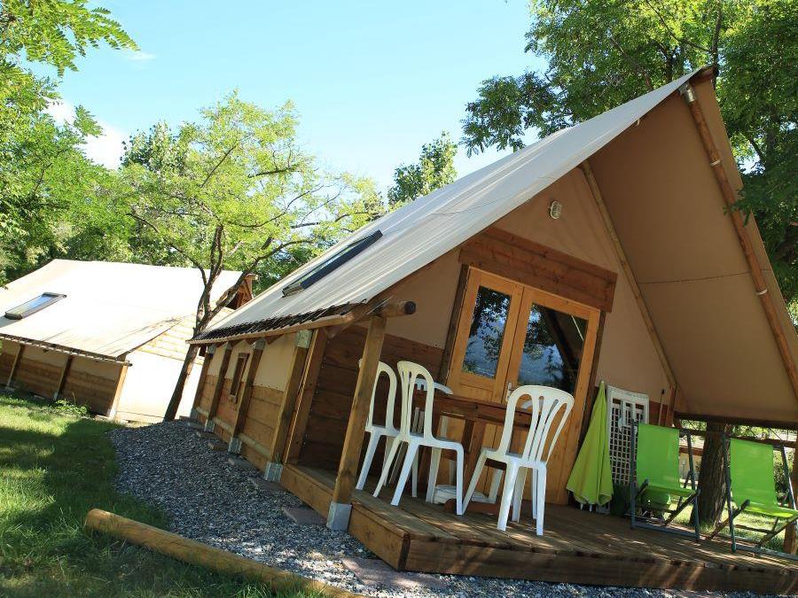 Tente en toile et en bois 5 personnes - Cabane Lauzerot Premium avec sanitaires 0