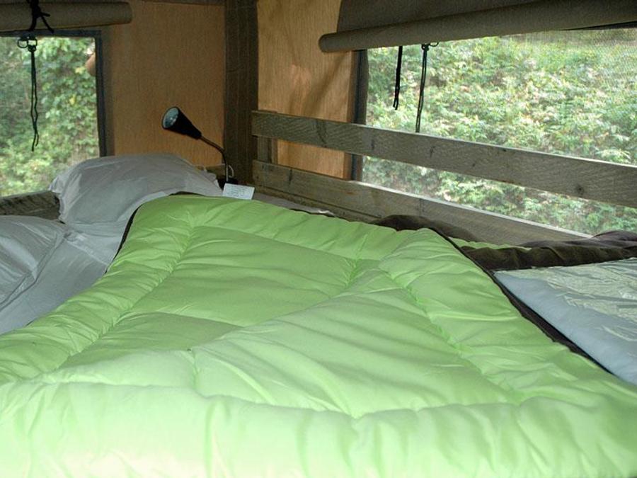 Tente en toile et en bois 6 personnes - Lodge WOODY 50m² avec terrasse couverte - 3 chambres (avec sanitaires) 4