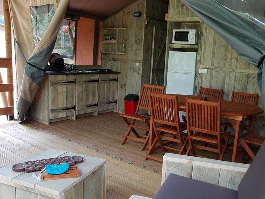 Tente en toile et en bois 6 personnes - Lodge WOODY 50m² avec terrasse couverte - 3 chambres (avec sanitaires) 1