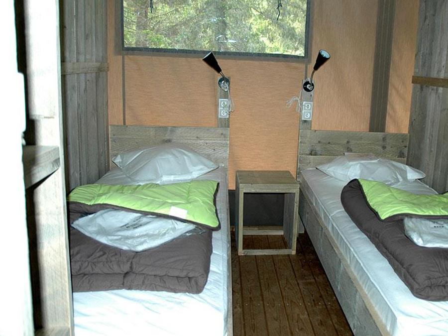 Tente en toile et en bois 6 personnes - Lodge WOODY 50m² avec terrasse couverte - 3 chambres (avec sanitaires) 5