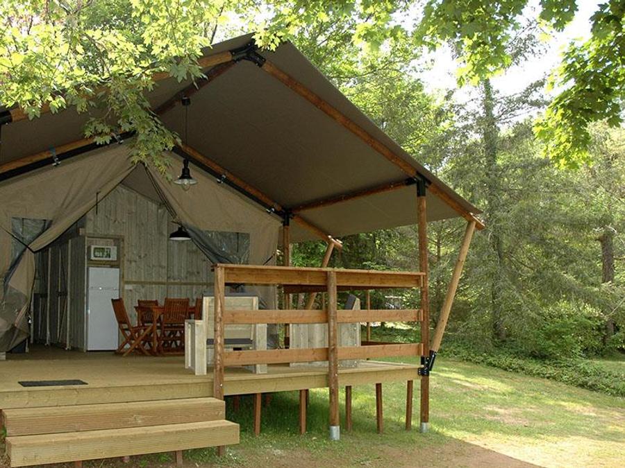 Tente en toile et en bois 6 personnes - Lodge WOODY 50m² avec terrasse couverte - 3 chambres (avec sanitaires) 0