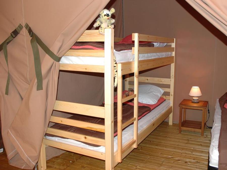 Tente en toile et en bois 5 personnes - Lodge VICTORIA 30m² / 2 chambres (sans sanitaires privatifs) 5