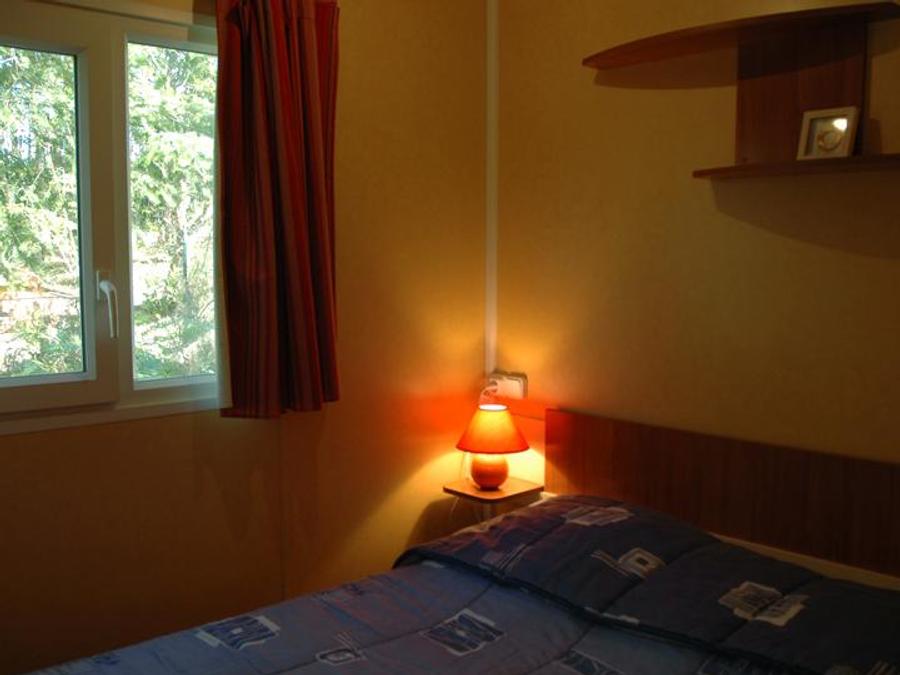Mobilhome 4 personnes - 4 - 33m² avec terrasse couverte / 2 chambres 5