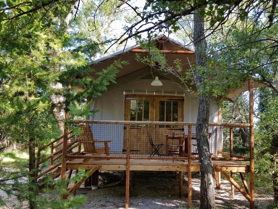 Tente en toile et en bois 5 personnes - Cabane Lodge Bois sur pilotis Confort 27m² 2 chambres - terrasse bois couverte, zone ombragée 5 pers 0