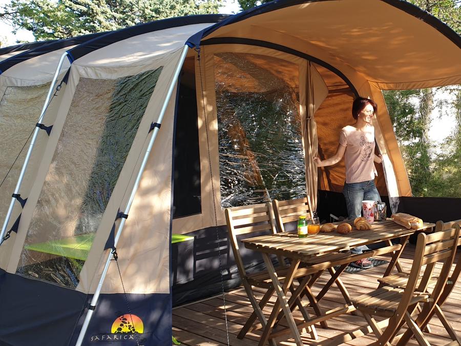 Tente en toile et en bois 4 personnes - Tente prêt à camper 28 m² - terrasse semi-couverte - sans sanitaire 1