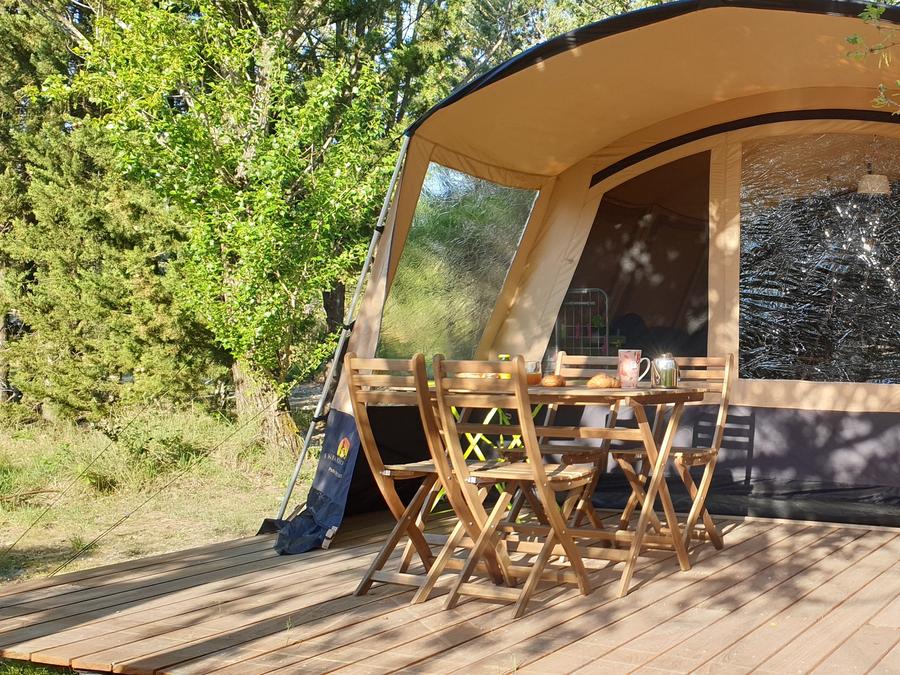 Tente en toile et en bois 4 personnes - Tente prêt à camper 28 m² - terrasse semi-couverte - sans sanitaire 0