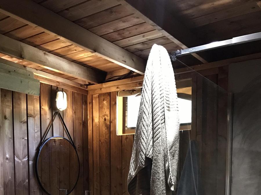 Lodge 6 personnes - Lodge Rivière 30m² + 15m² en mezzanine - 2 chambres - Spa privatif - cuisine - salle d'eau 5