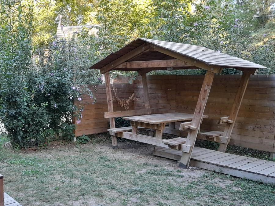 Lodge 3 personnes - Lodge Central 24m² - 1 chambre - coin cuisine - salle d'eau - Hébergement de plain pied accessible PMR 6