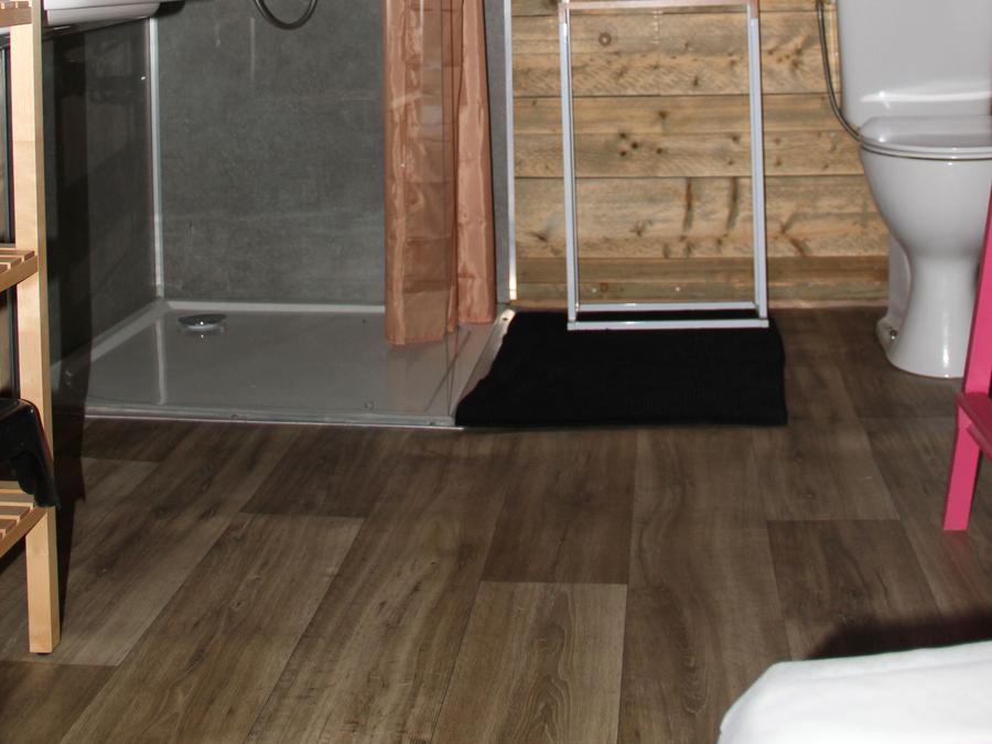Lodge 3 personnes - Lodge Central 24m² - 1 chambre - coin cuisine - salle d'eau - Hébergement de plain pied accessible PMR 9