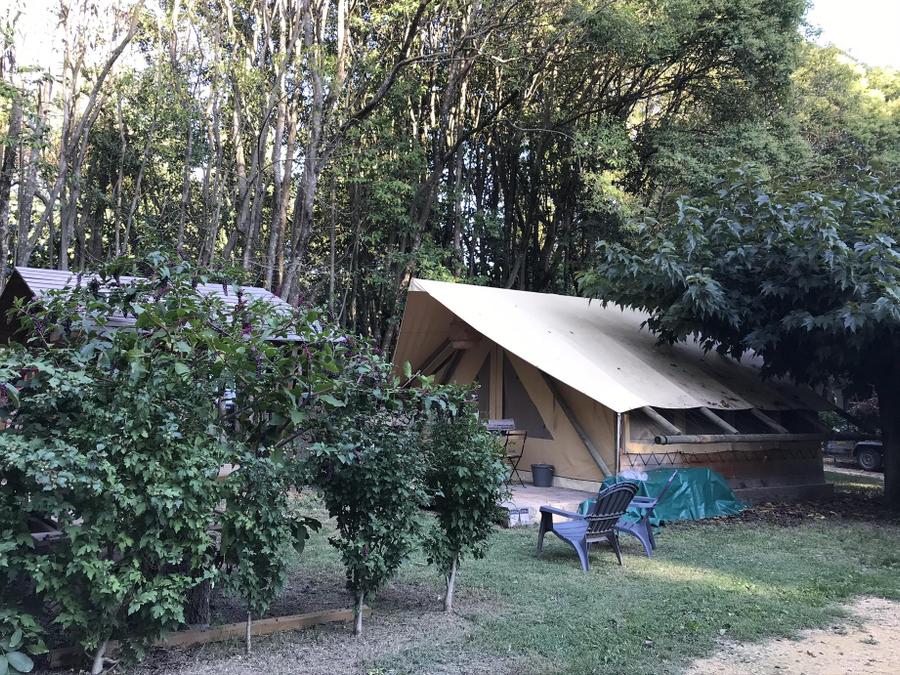 Lodge 3 personnes - Lodge Central 24m² - 1 chambre - coin cuisine - salle d'eau - Hébergement de plain pied accessible PMR 1