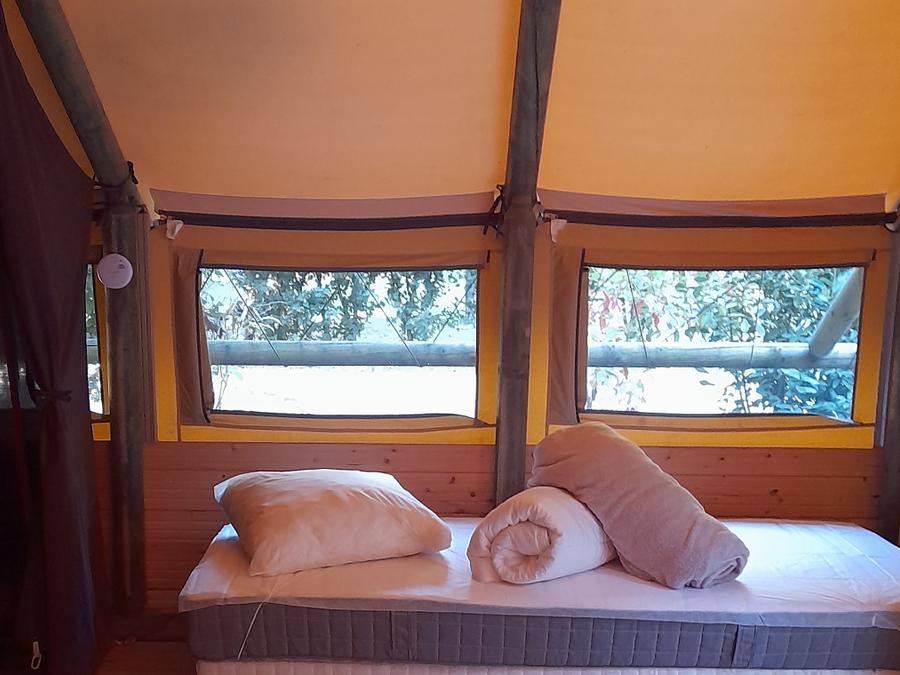 Lodge 3 personnes - Lodge Central 24m² - 1 chambre - coin cuisine - salle d'eau - Hébergement de plain pied accessible PMR 8