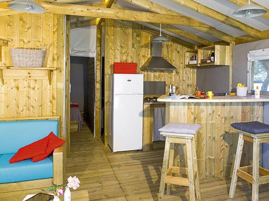 Hébergement 7 personnes - Cabane Lodge Premium sur pilotis 32m² - 2 chambres (avec sanitaires) + terrasse + TV 4/7 pers. 6