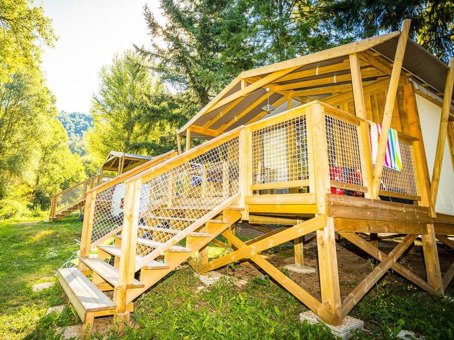 Hébergement 7 personnes - Cabane Lodge Premium sur pilotis 32m² - 2 chambres (avec sanitaires) + terrasse + TV 4/7 pers. 5