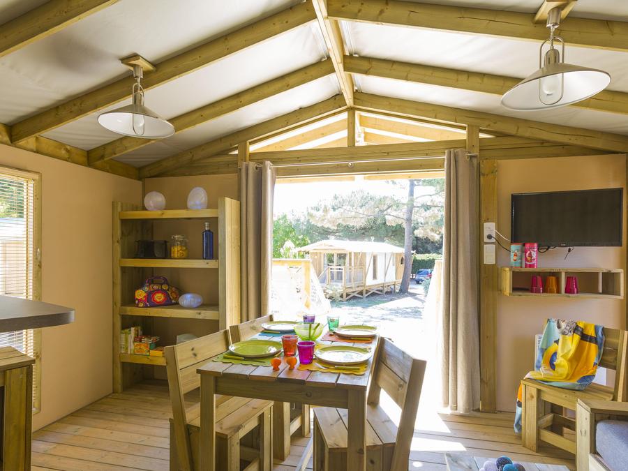 Hébergement 7 personnes - Cabane Lodge Premium sur pilotis 32m² - 2 chambres (avec sanitaires) + terrasse + TV 4/7 pers. 2