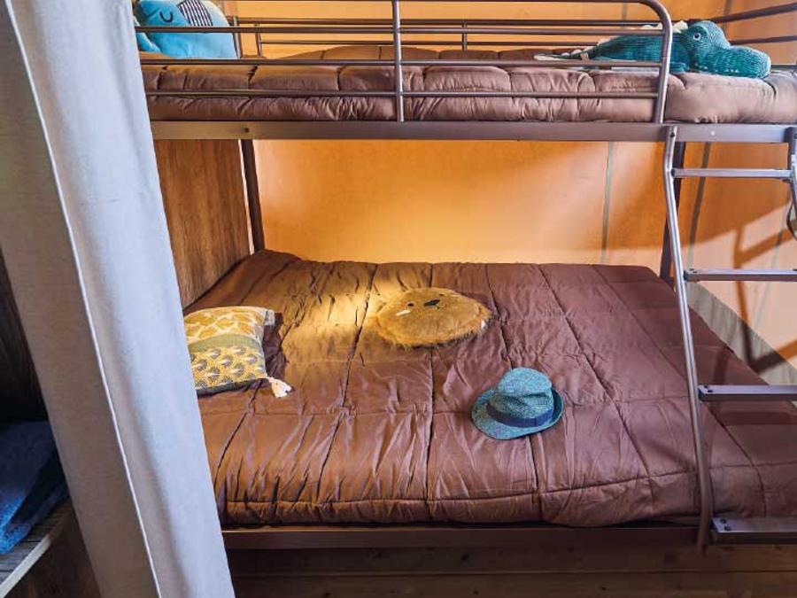 Tente en toile et en bois 5 personnes - Lodge Kenya Evasion Confort 34m² - 2 chambres 2/5 personnes (avec sanitaires) + Terrasse 5 pers. 5