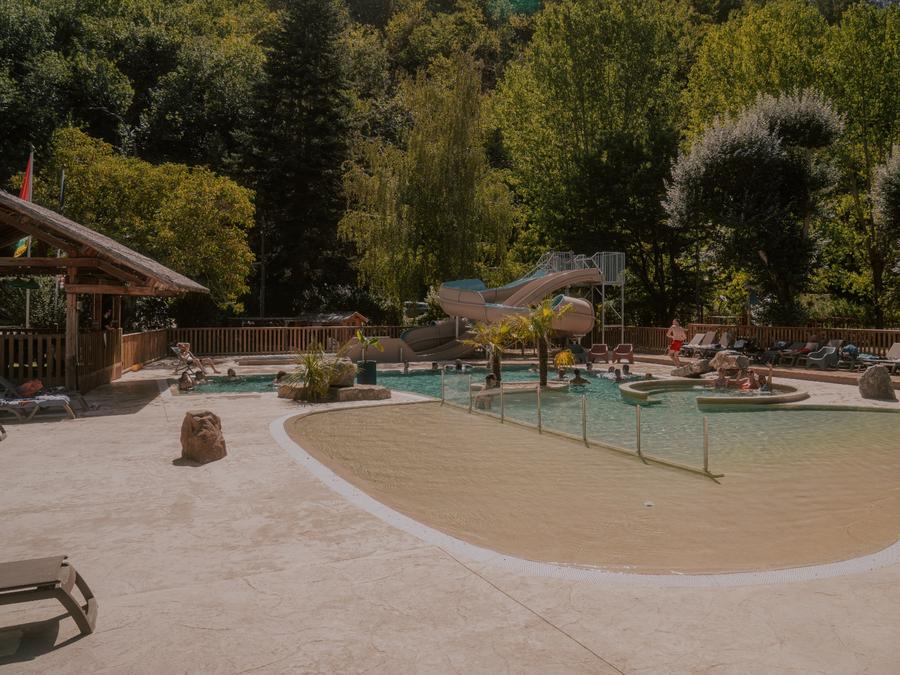 Flower Camping Le Pont du Tarn 3*