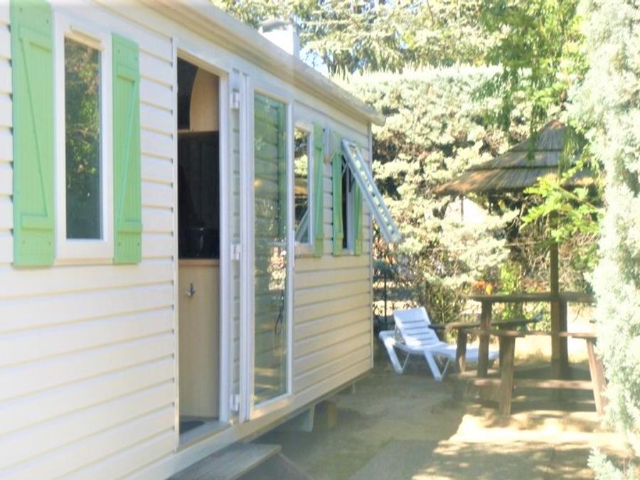Mobilhome 4 personnes - 24m² Standard (2ch - 4pers.) + Paillotte extérieure 10