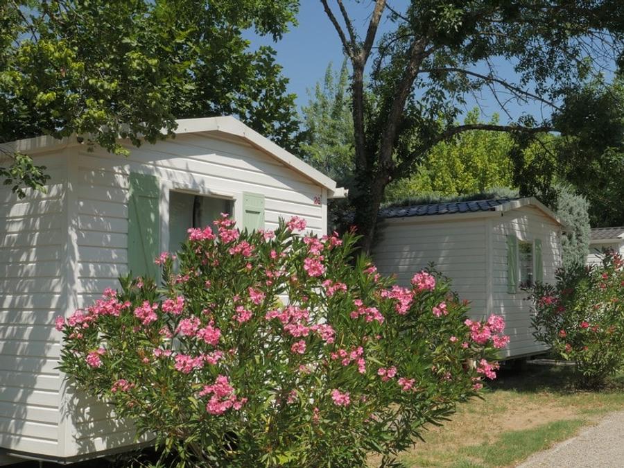 Mobilhome 4 personnes - 24m² Standard (2ch - 4pers.) + Paillotte extérieure 4