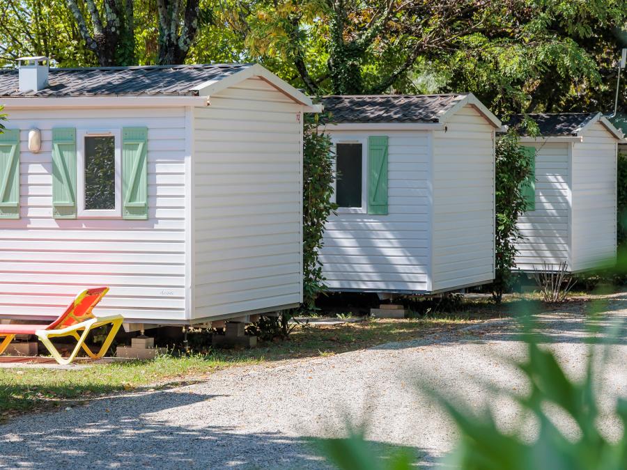 Mobilhome 4 personnes - 24m² Standard (2ch - 4pers.) + Paillotte extérieure 2
