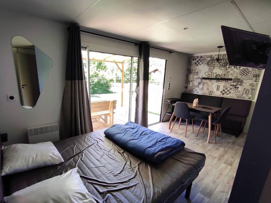 Mobilhome 3 personnes - Hôtelier 1 pièce (lit 160 + banquette) DIM/DIM 2