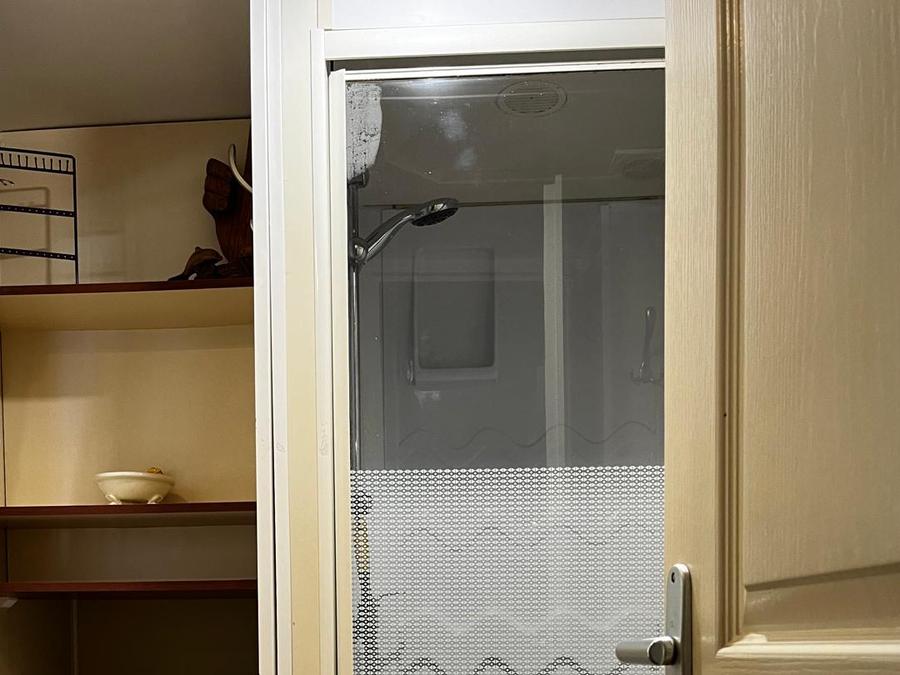 Mobilhome 6 personnes - Confort 40m² (3ch- 6 pers) -avec terrasse + SDB+ Lave-linge + Clim+ Plancha+ salon jardin 6