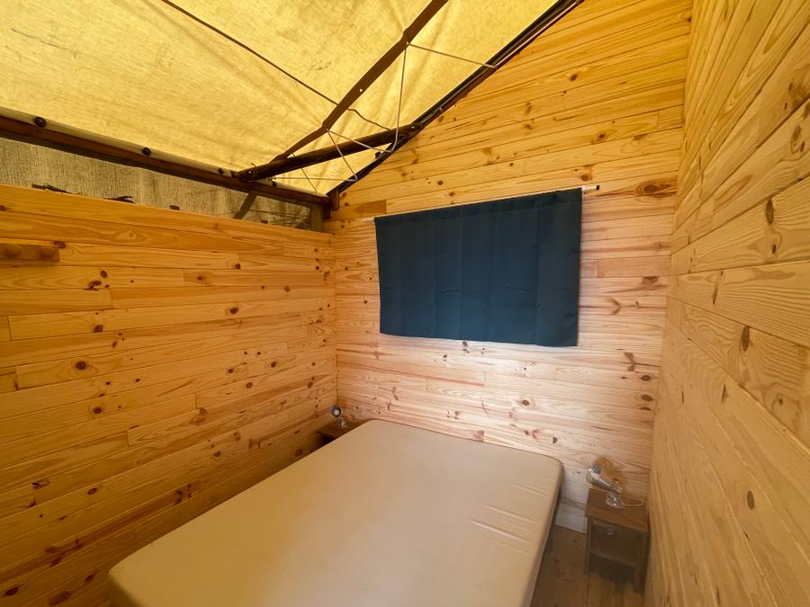 Tente en toile et en bois 4 personnes - Lodge équipée 6