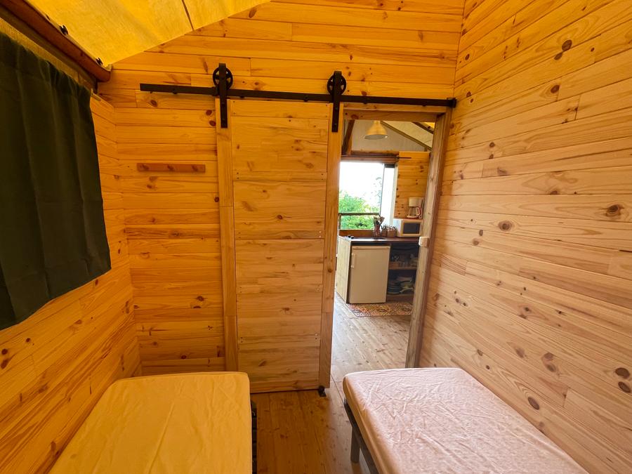Tente en toile et en bois 4 personnes - Lodge équipée 7