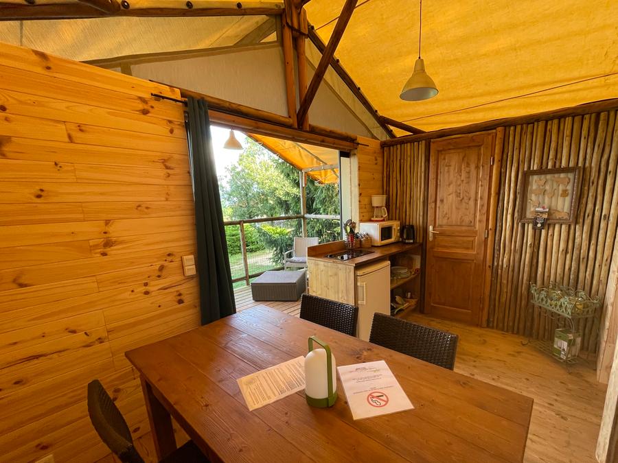 Tente en toile et en bois 4 personnes - Lodge équipée 5
