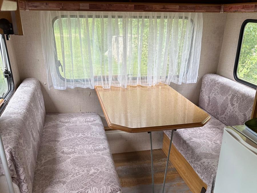 Hébergement 1 personne - INSOLITE : Caravane Vintage + tonnelle 1/2 pers - personnes supplémentaires possible en supplément, contacter le camping 3