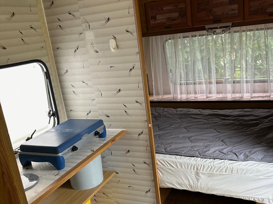 Hébergement 1 personne - INSOLITE : Caravane Vintage + tonnelle 1/2 pers - personnes supplémentaires possible en supplément, contacter le camping 2