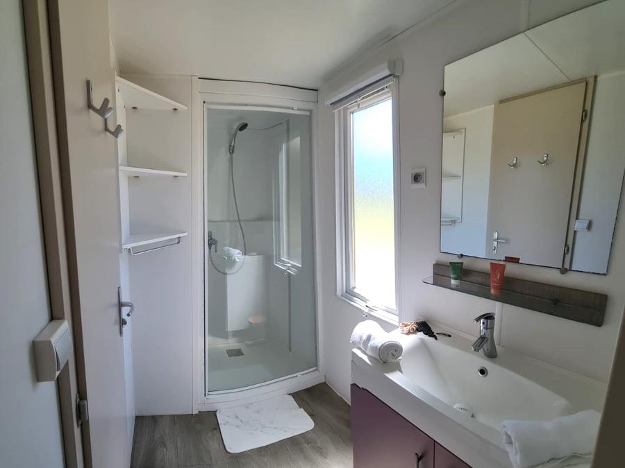 Mobilhome 4 personnes - Mobil home Premium face à l' étang 1/4 pers 30