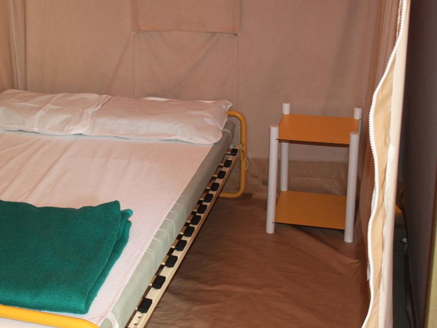 Bungalow toilé 4 personnes - sans sanitaires 2