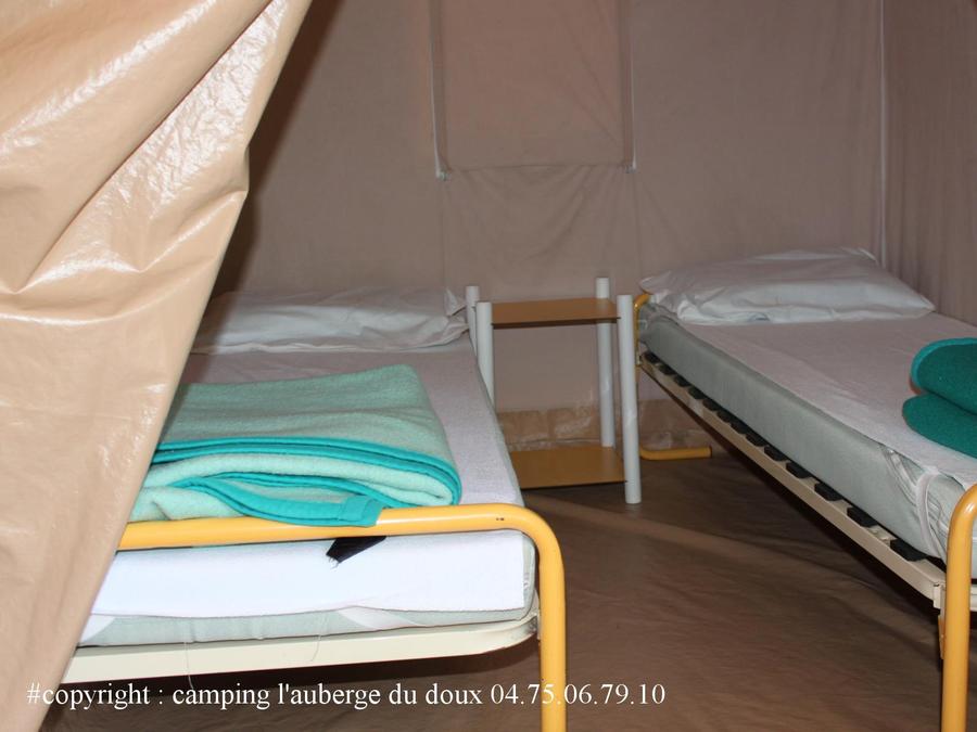 Bungalow toilé 4 personnes - sans sanitaires 3