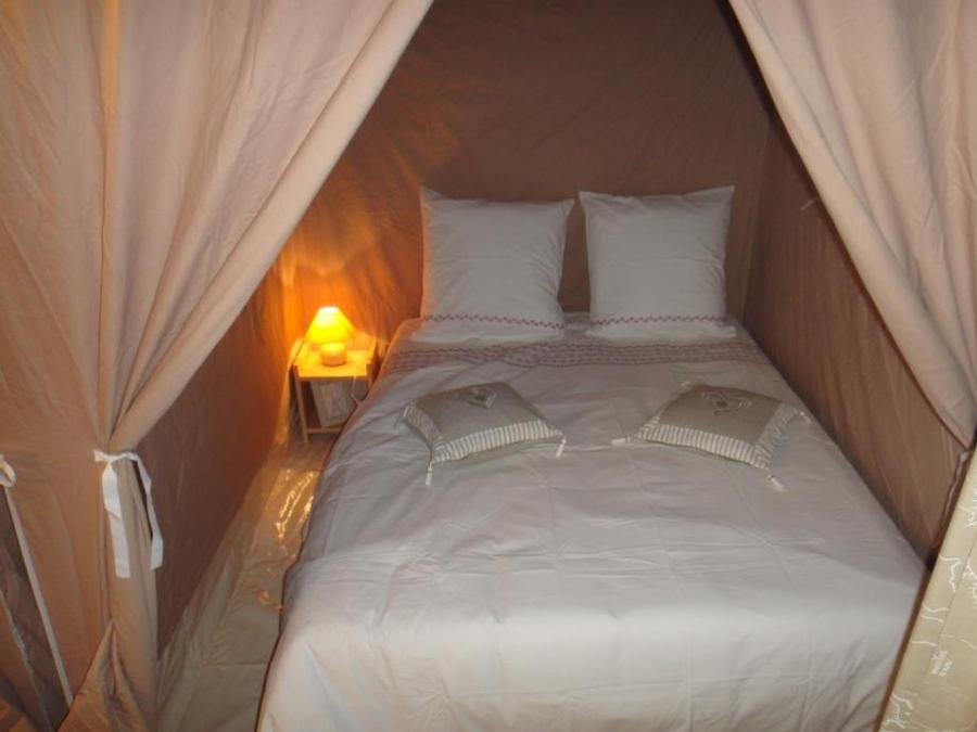 Tente en toile et en bois 4 personnes - LODGE VIVARAIS bord de rivière (sans sanitaires) 3
