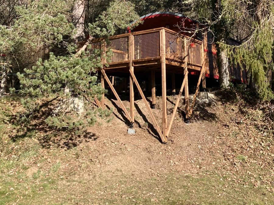 Hébergement 4 personnes - La Roulotte - Insolite 5* avec sa cabane 2/4 pers 12