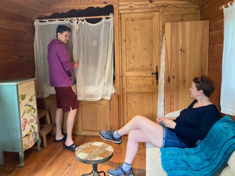 Hébergement 4 personnes - La Roulotte - Insolite 5* avec sa cabane 2/4 pers 5