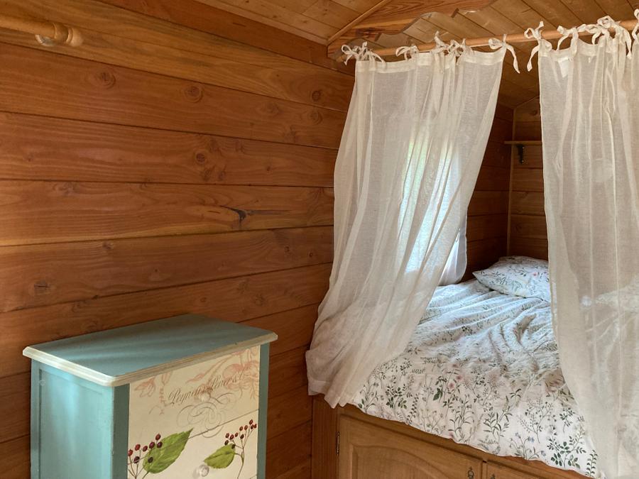 Hébergement 4 personnes - La Roulotte - Insolite 5* avec sa cabane 2/4 pers 6