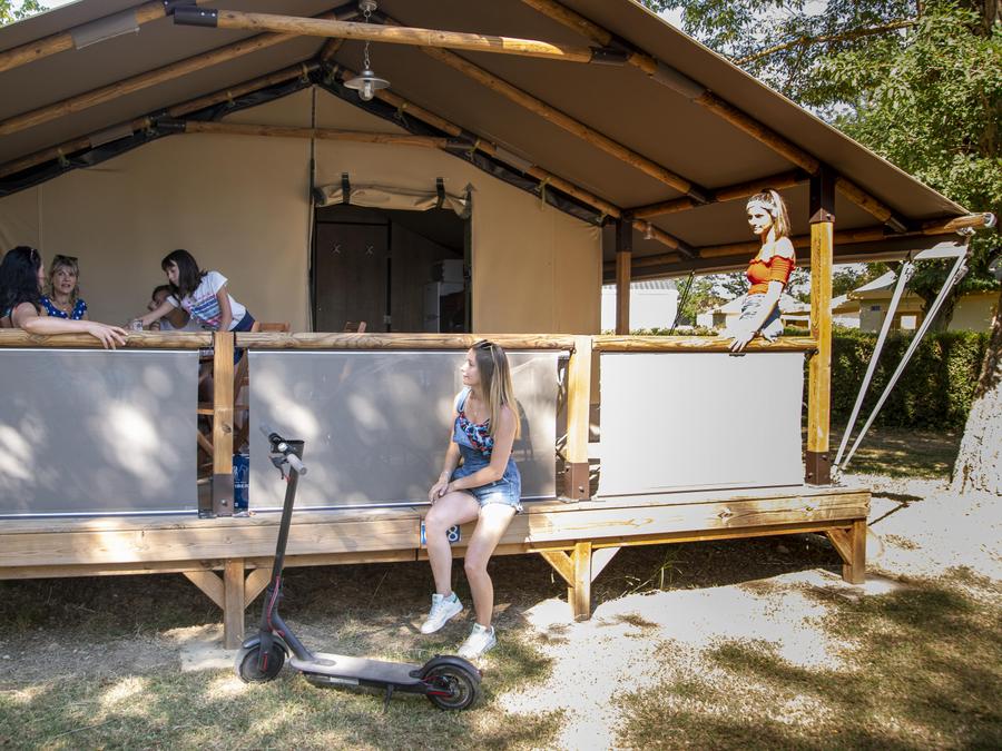 Tente en toile et en bois 5 personnes - Lodge Kenya Confort 35m² 2 chambres + Terrasse couverte 4/5 pers 0