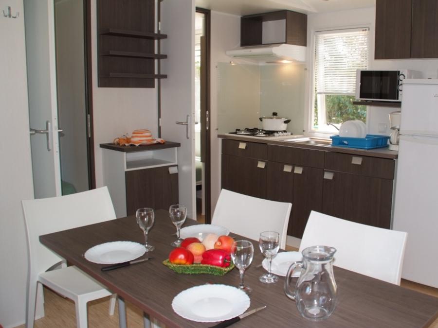 Mobilhome 4 personnes - Mobil-home Confort 27m² 2 chambres + terrasse couverte - sans tv-sans clim 4 pers 2