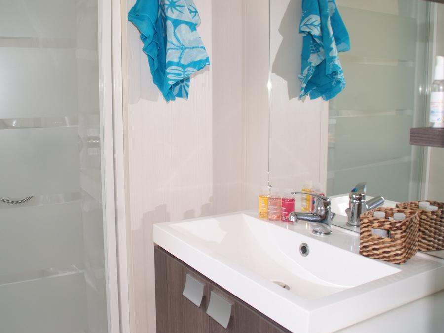 Mobilhome 6 personnes - Mobil-home Confort 29m² 3 chambres + terrasse couverte + climatisation + TV 6 pers 1