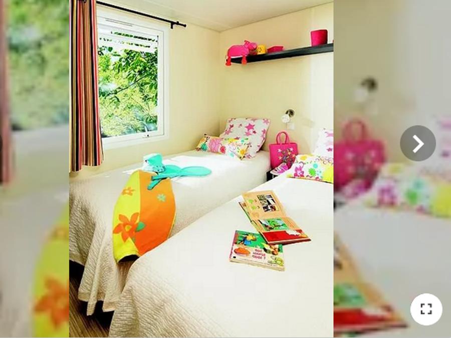 Mobilhome 4 personnes - Le Chêne (2 chambres) Arrivée Dimanche - BORD RIVIERE - Grande terrasse - TV - Free Wifi* 5