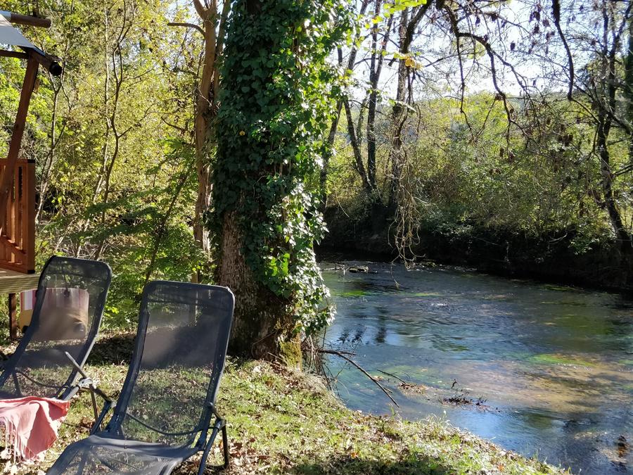 Tente en toile et en bois 4 personnes - Tente Luxe Lodge Safari Dimanche bord de rivière 40 m2 1