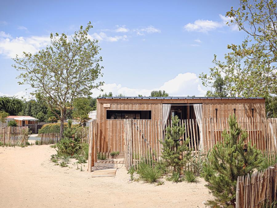 Mobilhome 4 personnes - Cabane Spa Premium 33m² (2 chambres) + terrasse couverte + TV + LV + Plancha + Draps + Serviettes 2