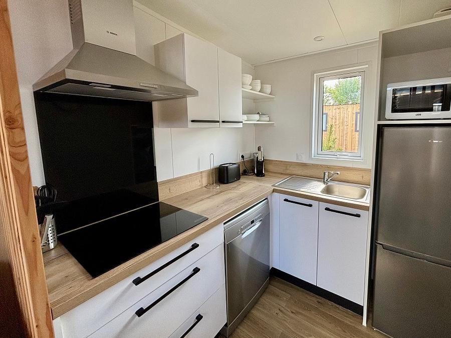 Mobilhome 4 personnes - Cabane Spa Premium 33m² (2 chambres) + terrasse couverte + TV + LV + Plancha + Draps + Serviettes 3