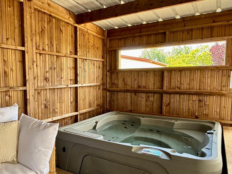 Mobilhome 4 personnes - Cabane Spa Premium 33m² (2 chambres) + terrasse couverte + TV + LV + Plancha + Draps + Serviettes 0