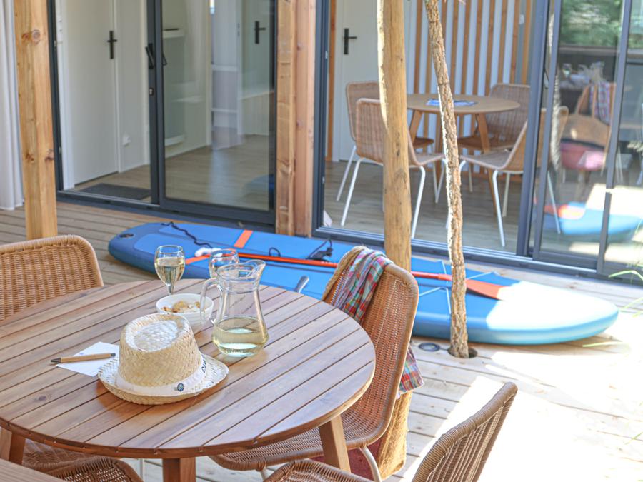 Mobilhome 4 personnes - Cabane Spa Premium 33m² (2 chambres) + terrasse couverte + TV + LV + Plancha + Draps + Serviettes 4