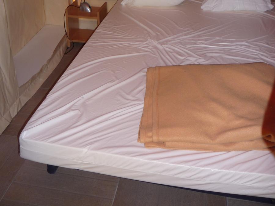 Bungalow toilé 5 personnes - Tente Canada Premium (eau, wc lavabo, pas de douche) 1